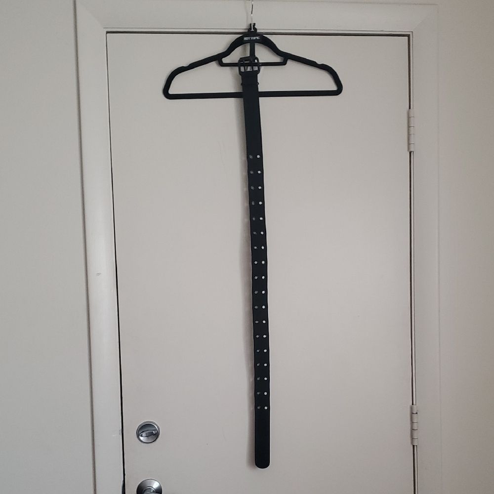 *NWT* Hot Topic Black Leather Belt (Medium)